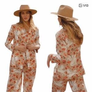 Las Sureñas Gray Wolf Kisses Suit